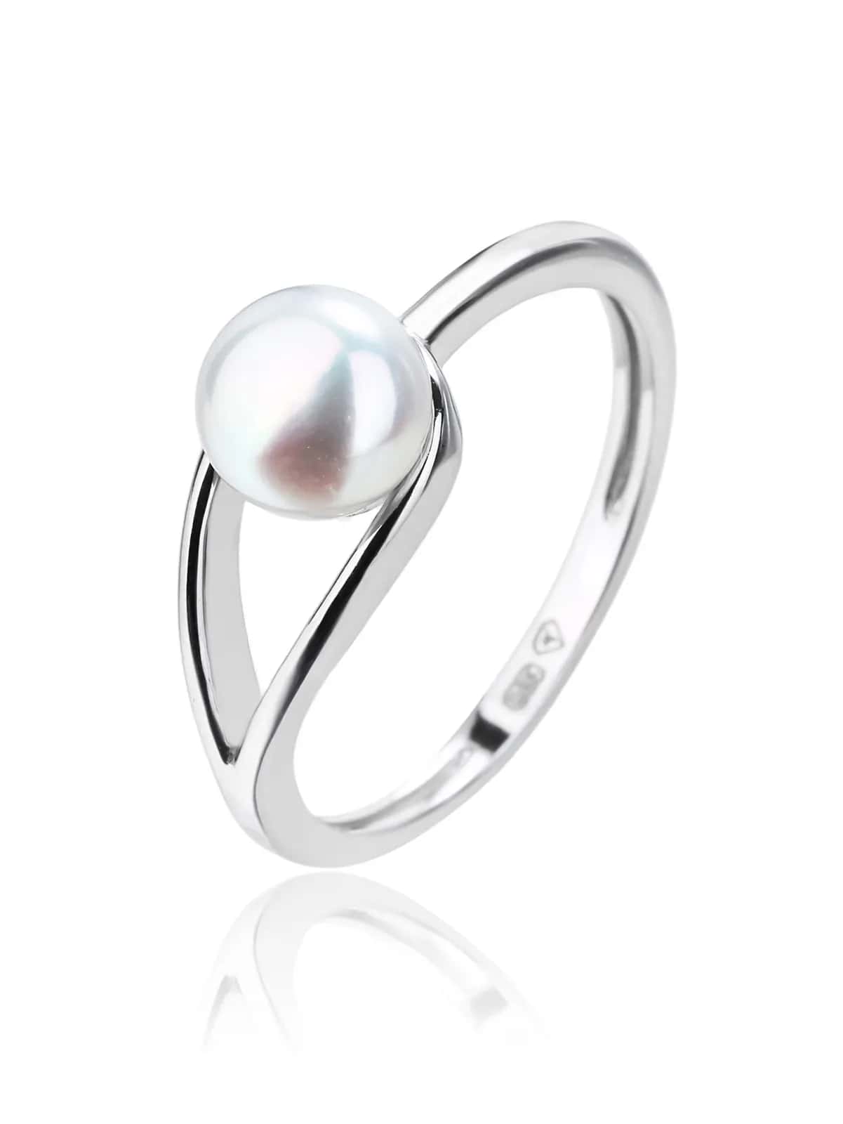 Anillo de plata con perla blanca cultivada de agua dulce