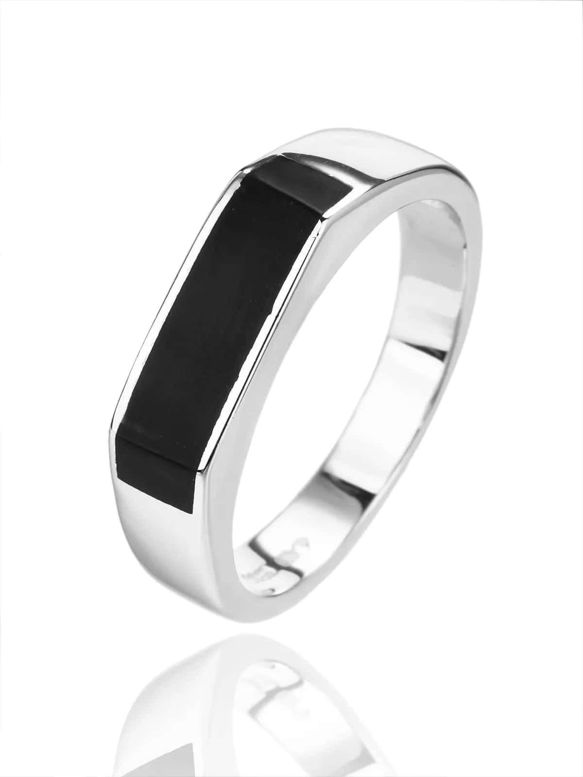 Anillo de plata para hombre con incrustación de ónix