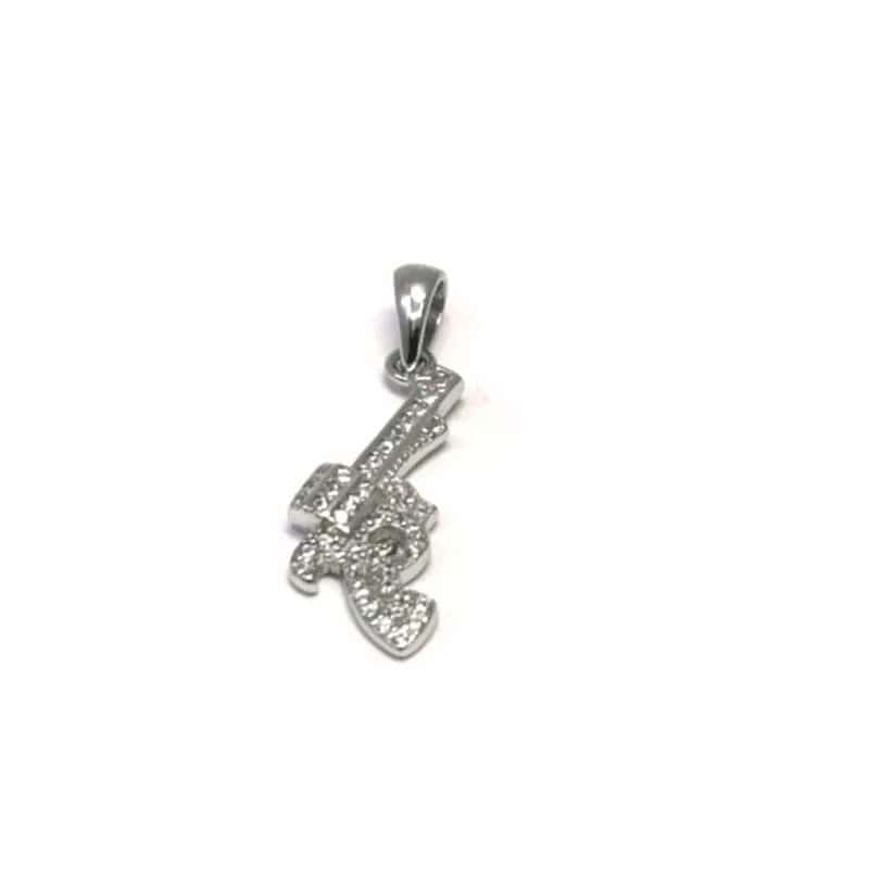 Colgante de pistola de plata con piedras