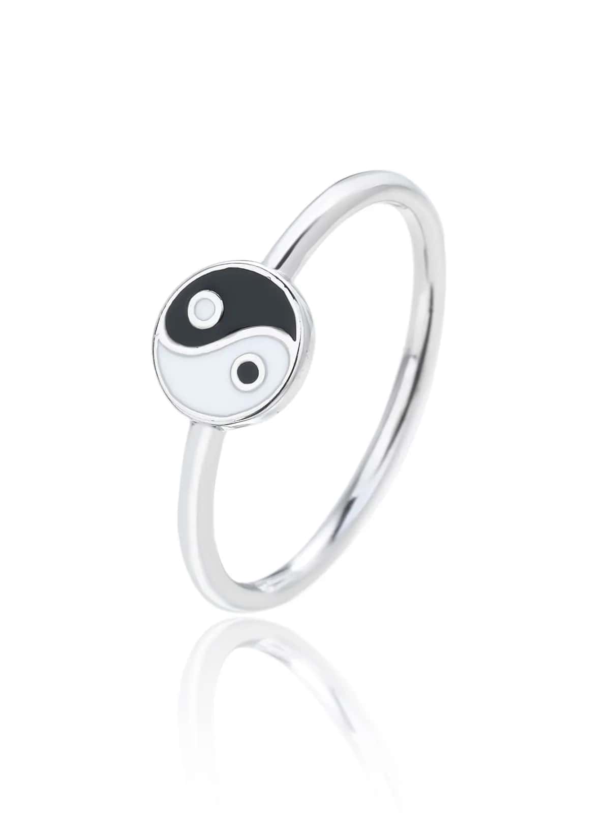 Anillo de plata con símbolo yin-yang